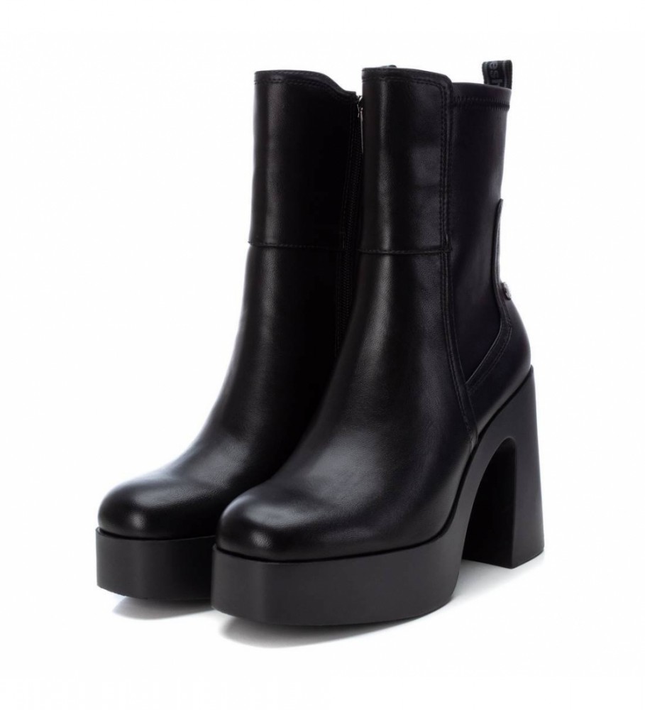 Botas de cano curto pretas com salto - Altura do salto: 11 cm -