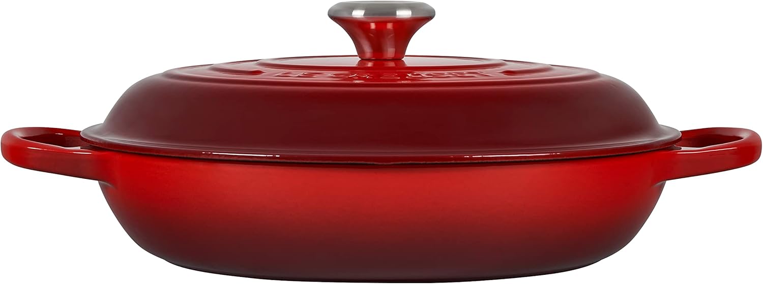 Le Creuset Signature Gusseisen Gourmet-Profitopf, Rund, Ø 30 cm, 3,5 l, Für alle Herdarten inkl. Induktion geeignet, 5,555 kg, Kirschrot, 21180300602430