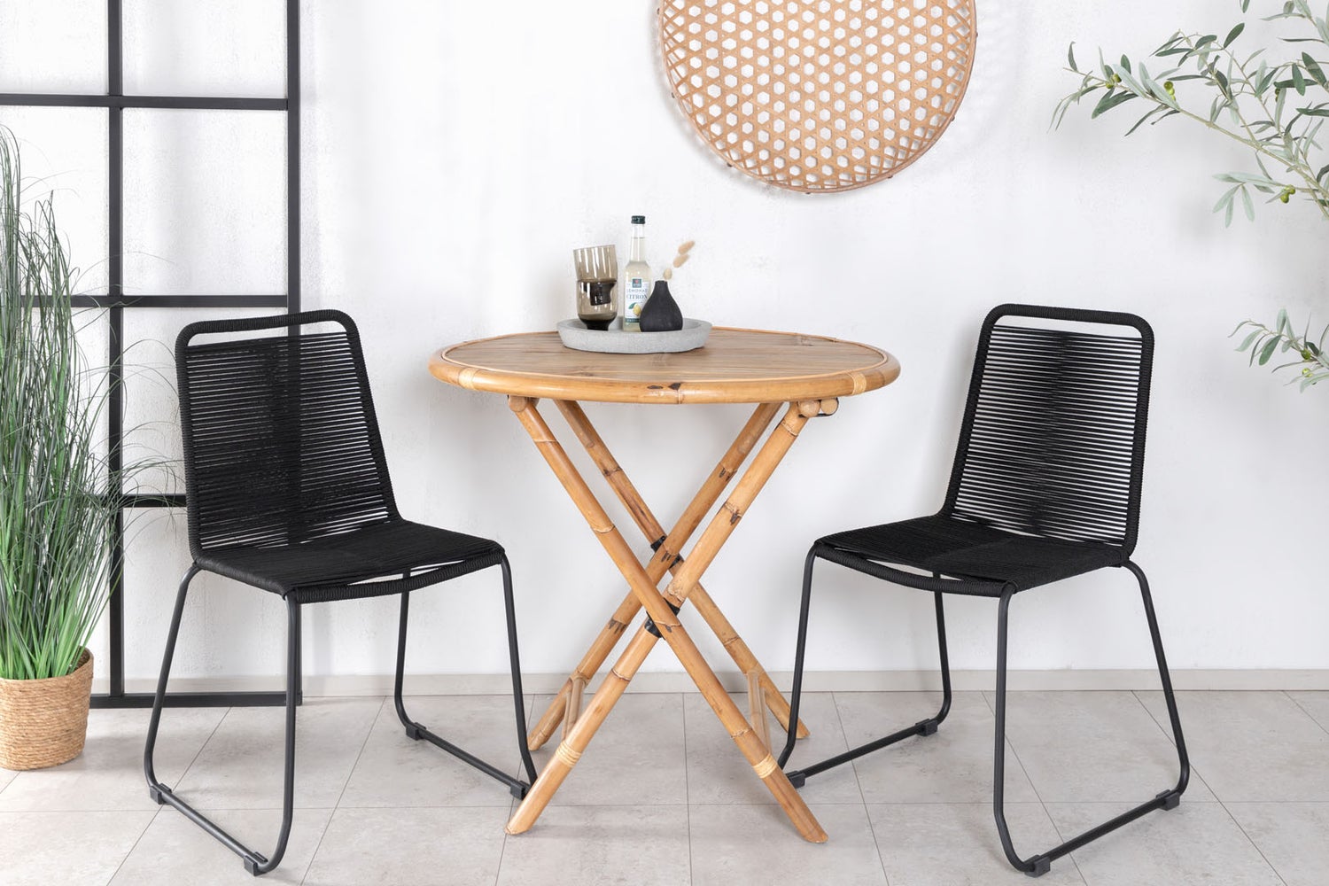 Tuinset van riet, tafel Ø80cm en 2 stoelen, S Lindos, zwart, naturel. 80 x 80 x 80 cm