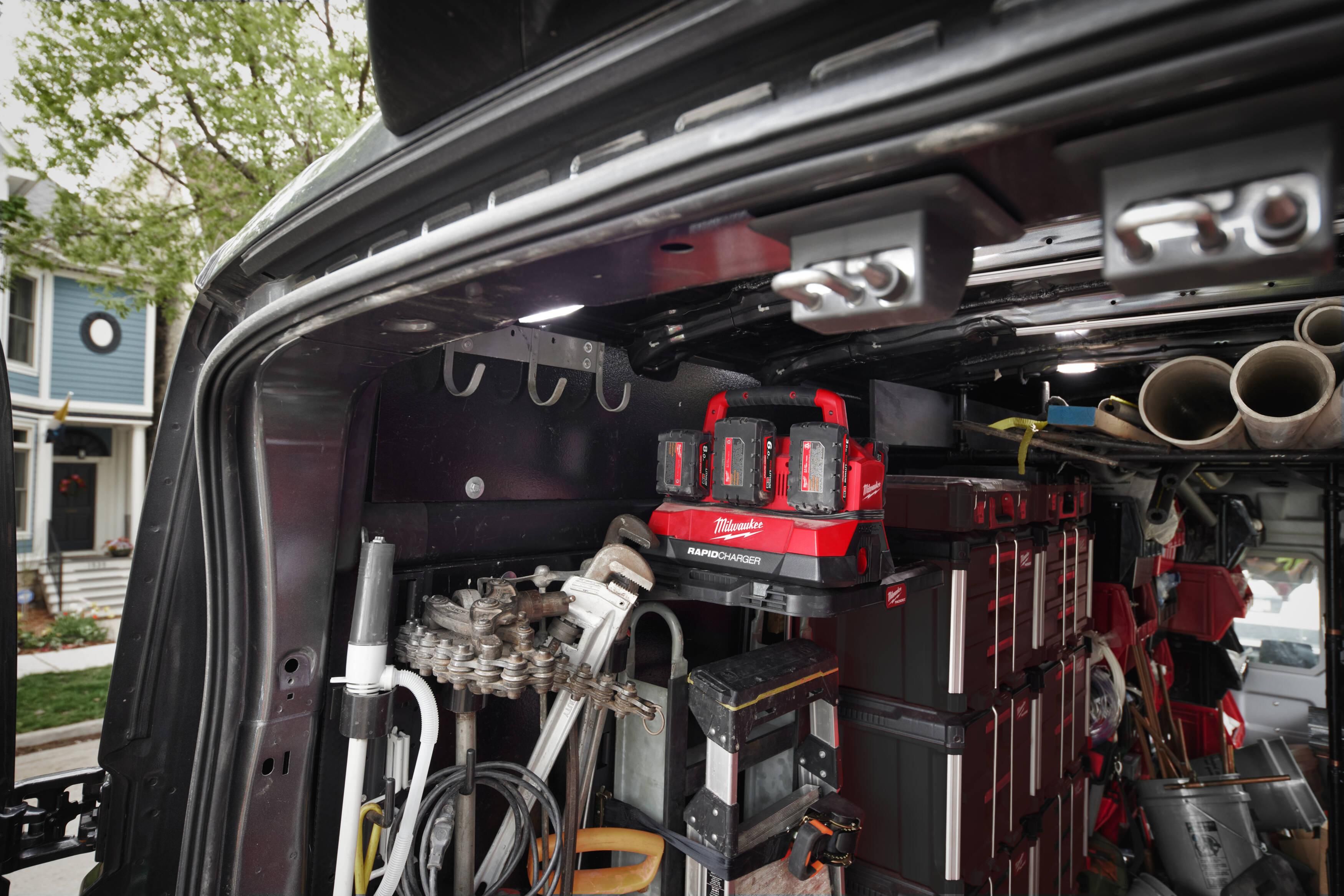 Milwaukee M18 PC6 PACKOUT™ Zesvaks Snellader 18V - 4932480162