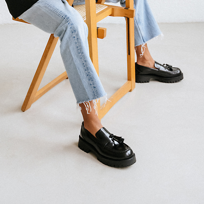 Mocassins à semelles crantées et glands  en cuir glacé noir