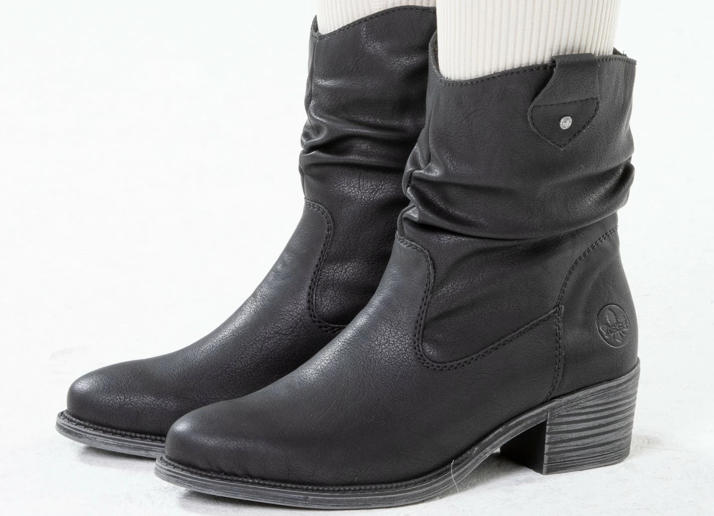 Rieker Western-Stiefelette aus weichem Synthetikmaterial mit Raffung
