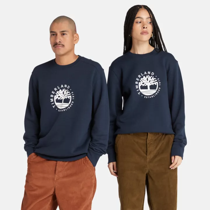 Moletom unissex com tecnologia Refibra na cor azul marinho.