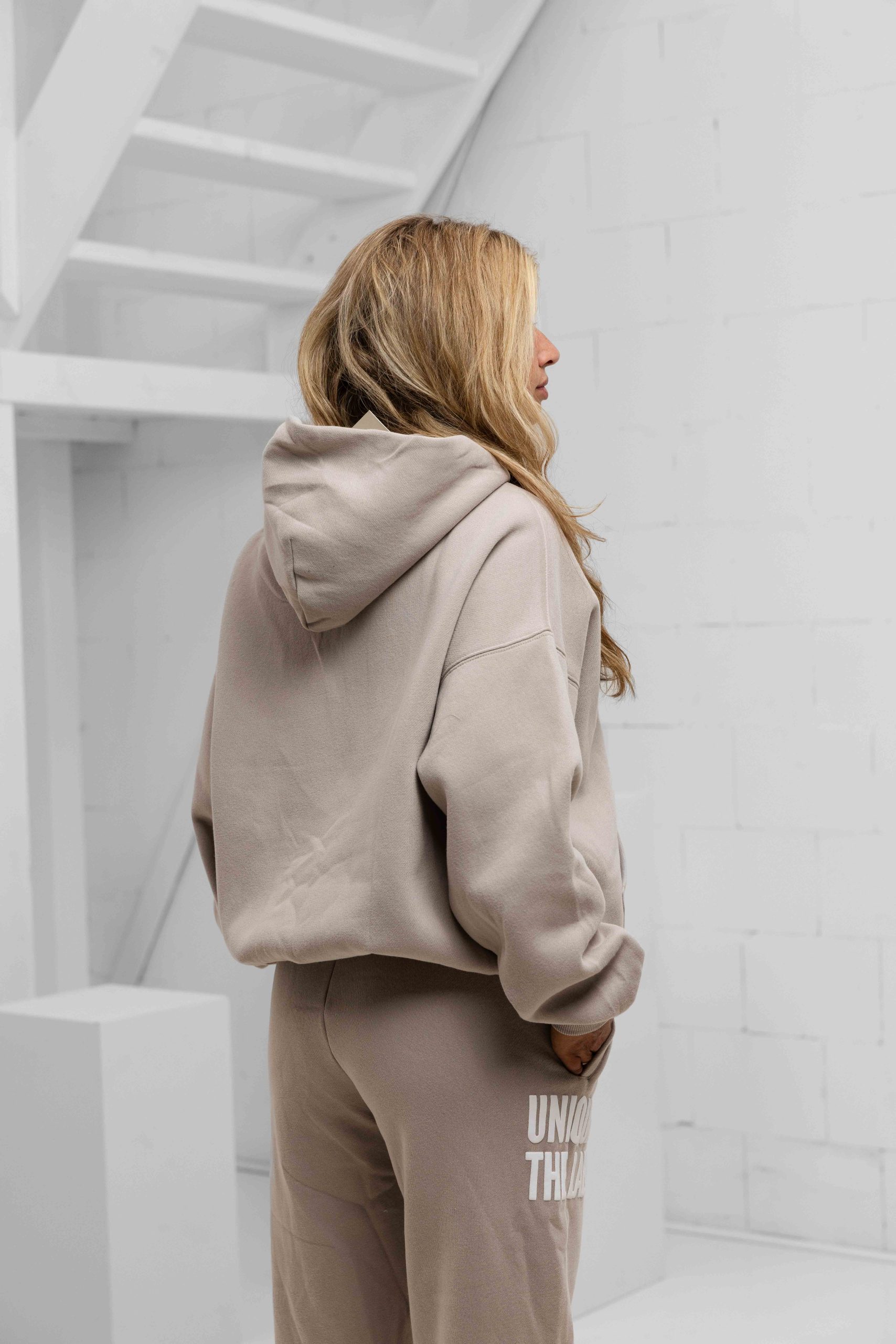 Unique The Label Elyana Trainingspak Dames Beige