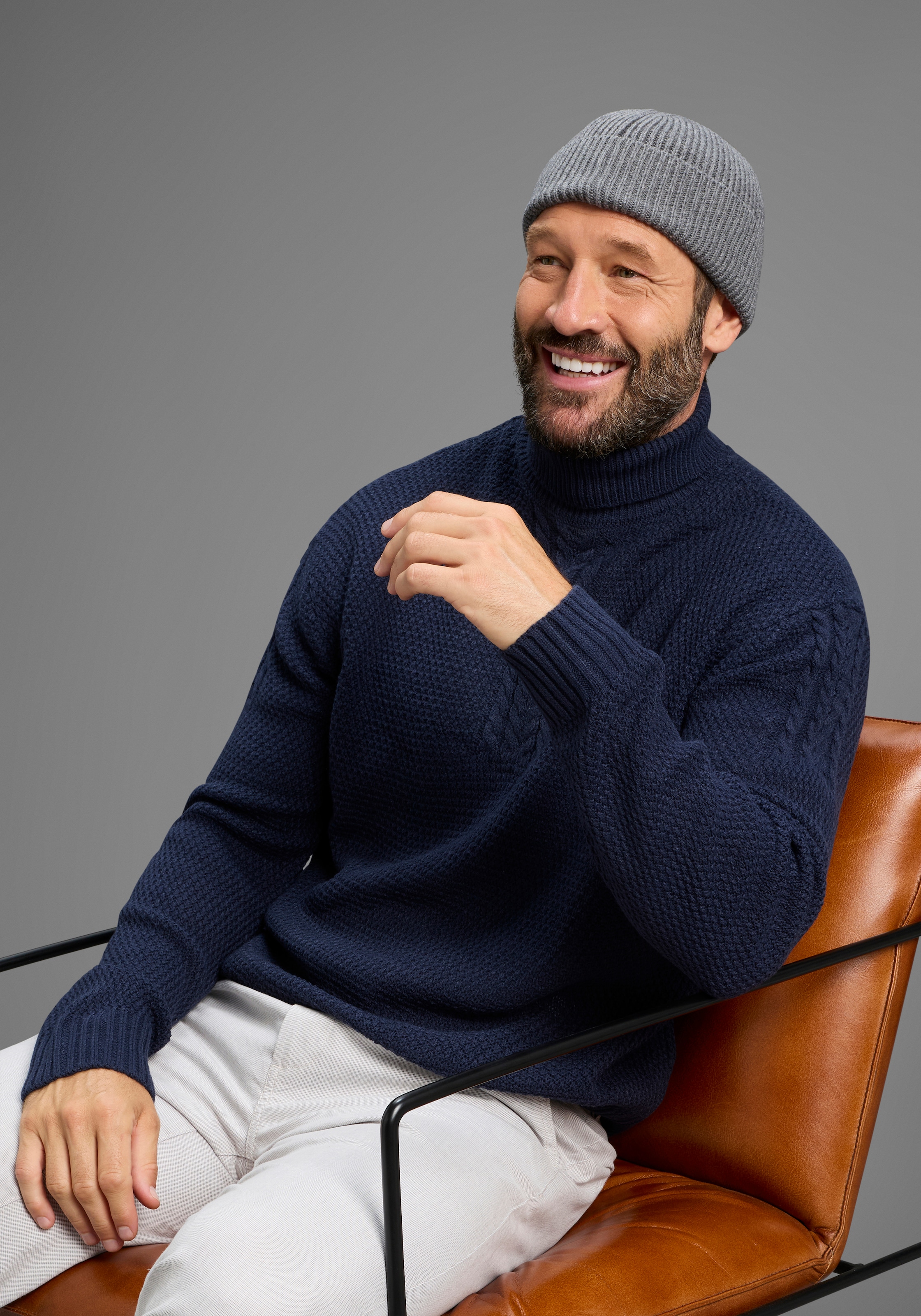 DELMAO Rollkragenpullover »Neue Kollektion! Highlight Zopfmuster« aus Strickmaterial, mit Rollkragen, Regular Fit, mit Langarm
