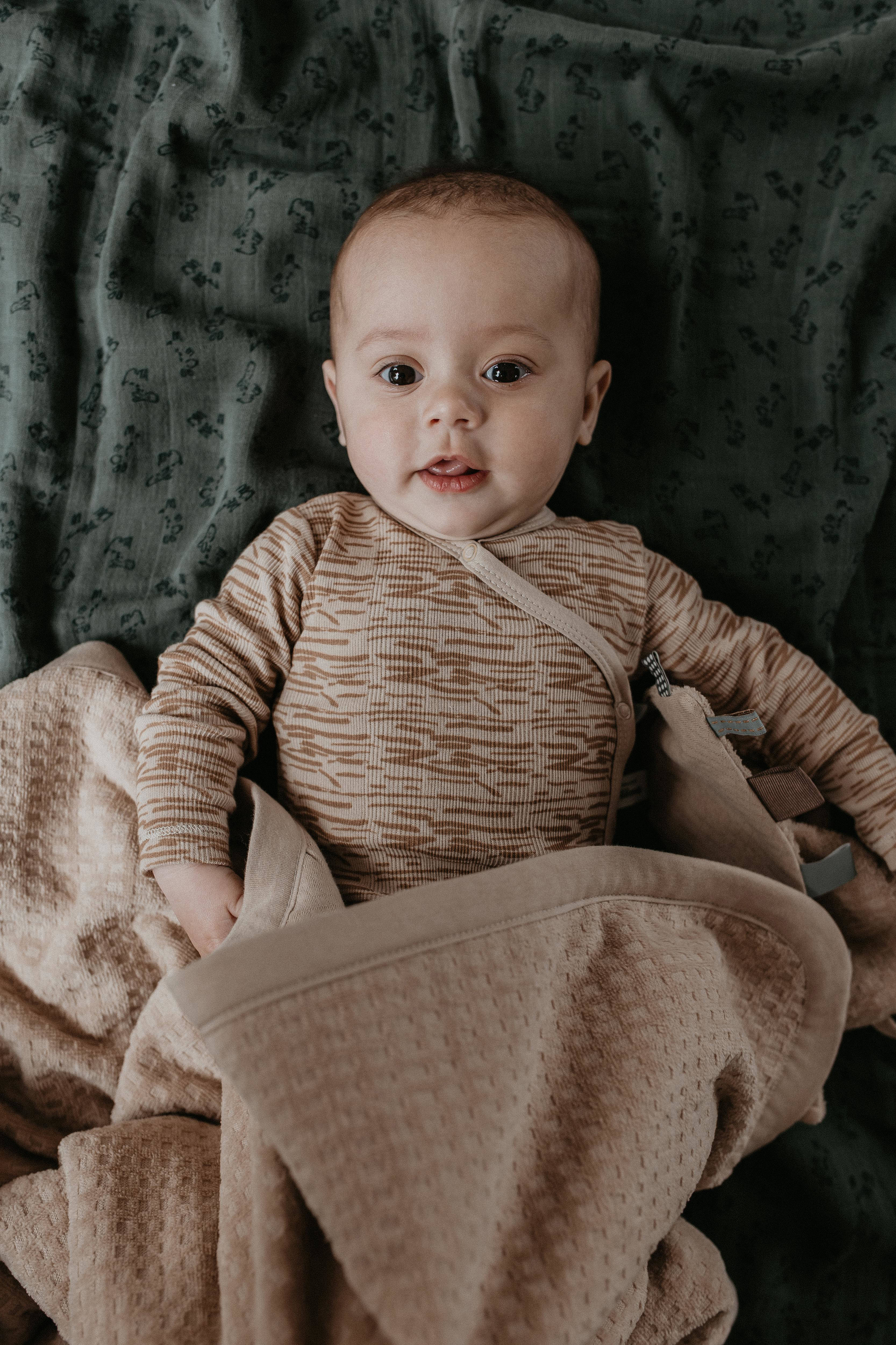 Snoozebaby romper Desert Sand