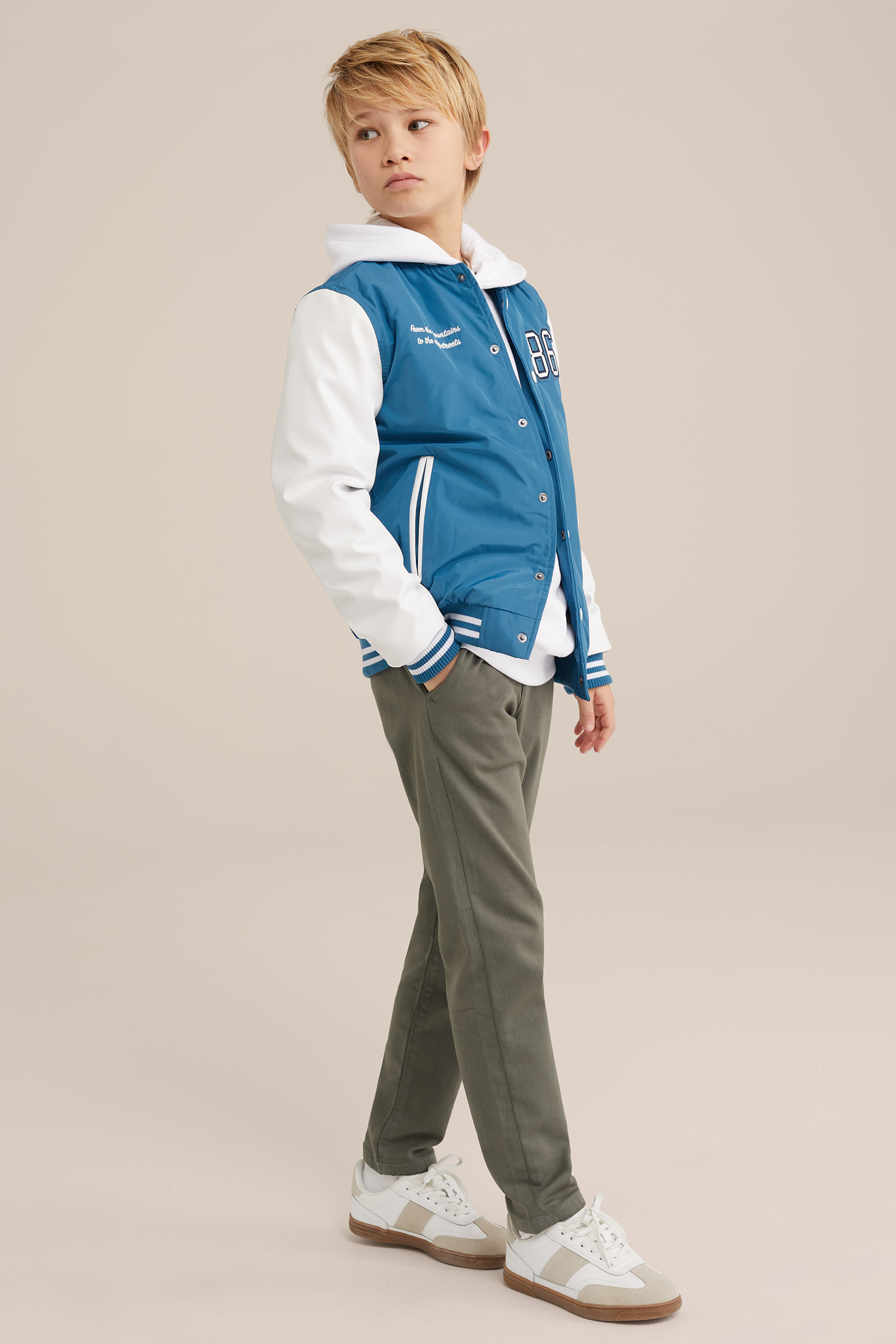 Jongens slim fit chino van jogkwaliteit WE Fashion Legergroen