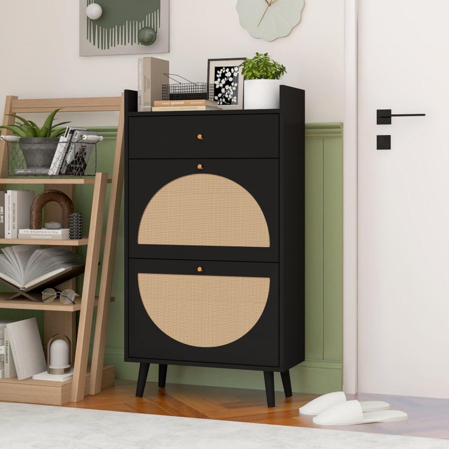 Zweitüriger Schuhschrank mit integrierter Schublade und doppeltem Regalsystem im natürlichen Rattan-Design, platzsparender Flur-Schuhspender ohne Feste Rückwand (Schwarz)