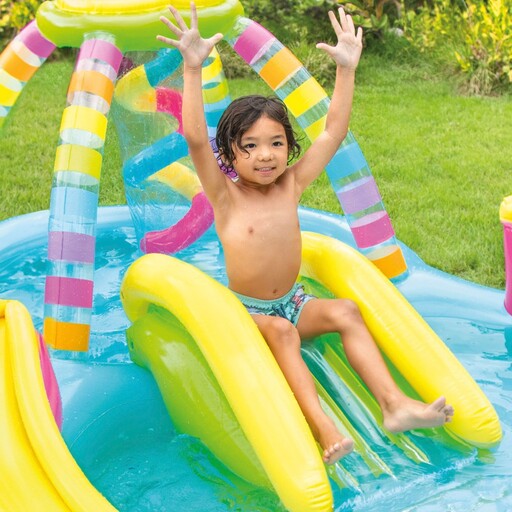 Piscina inflável Intex 2 em 1 com escorregador, difusor e piscina de bolinhas.