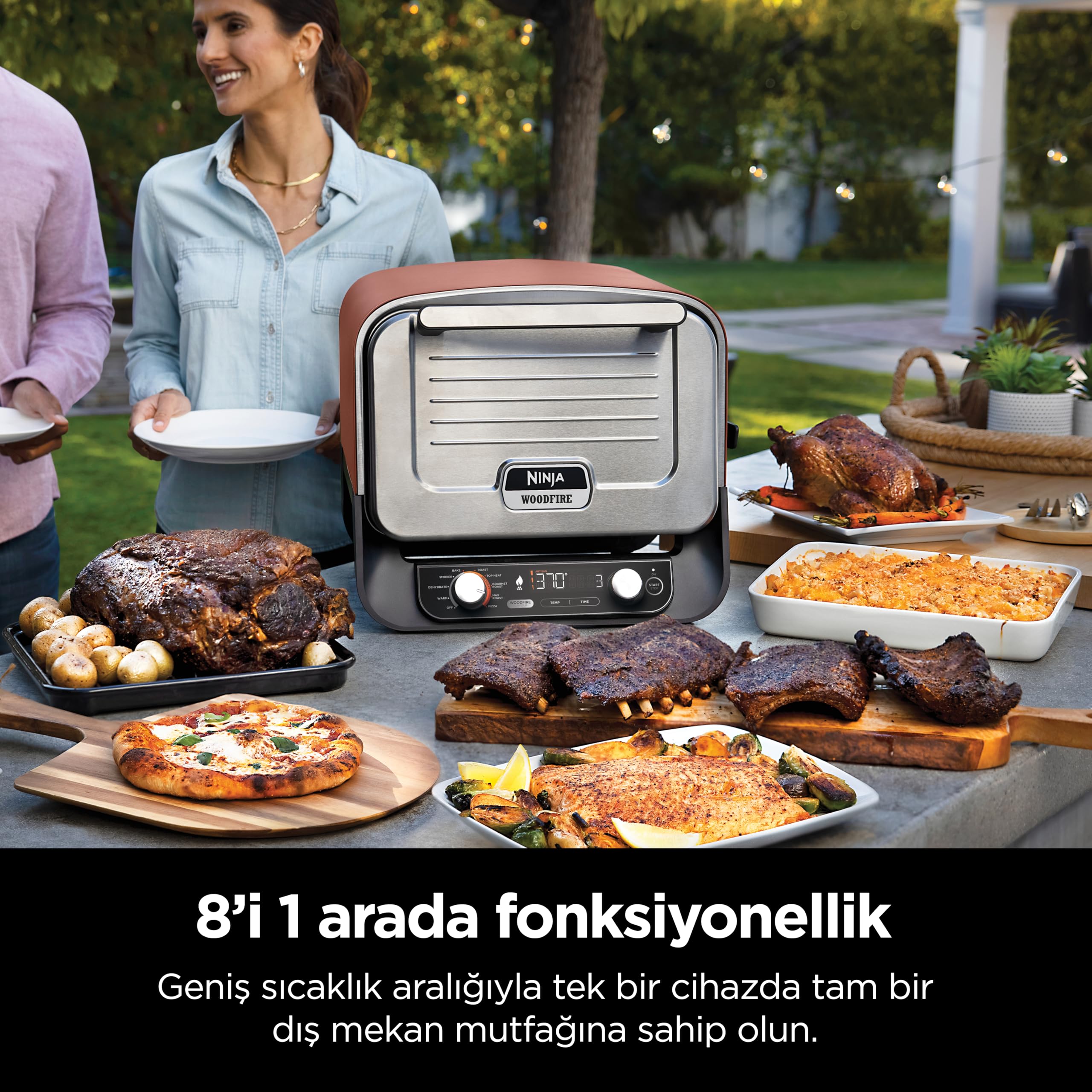 Ninja Woodfire Four à pizza extérieur électrique 8-en-1, rotissoire & fumoir barbecue avec grille, plaque pro-heat, pierre à pizza, granulés de bois e