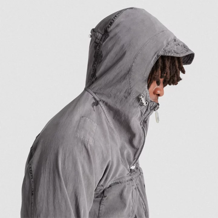 Casaco Timberland x A-COLD-WALL* Future73 Hunting Parka unissex em cinza escuro.