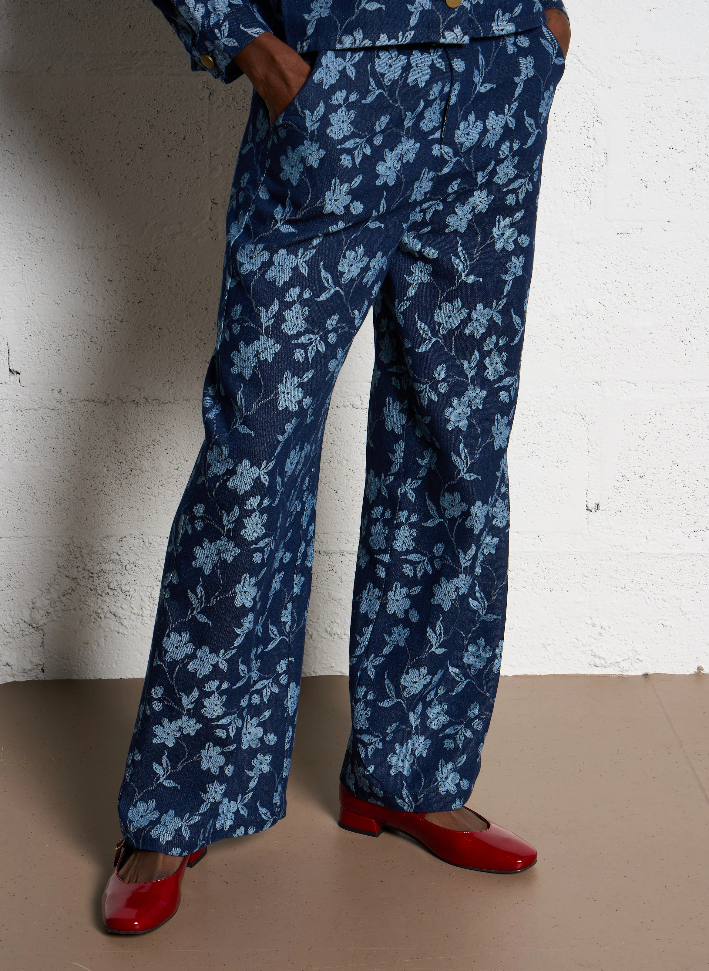 Jean ample à motifs fleurs en coton mélangé | Bleu