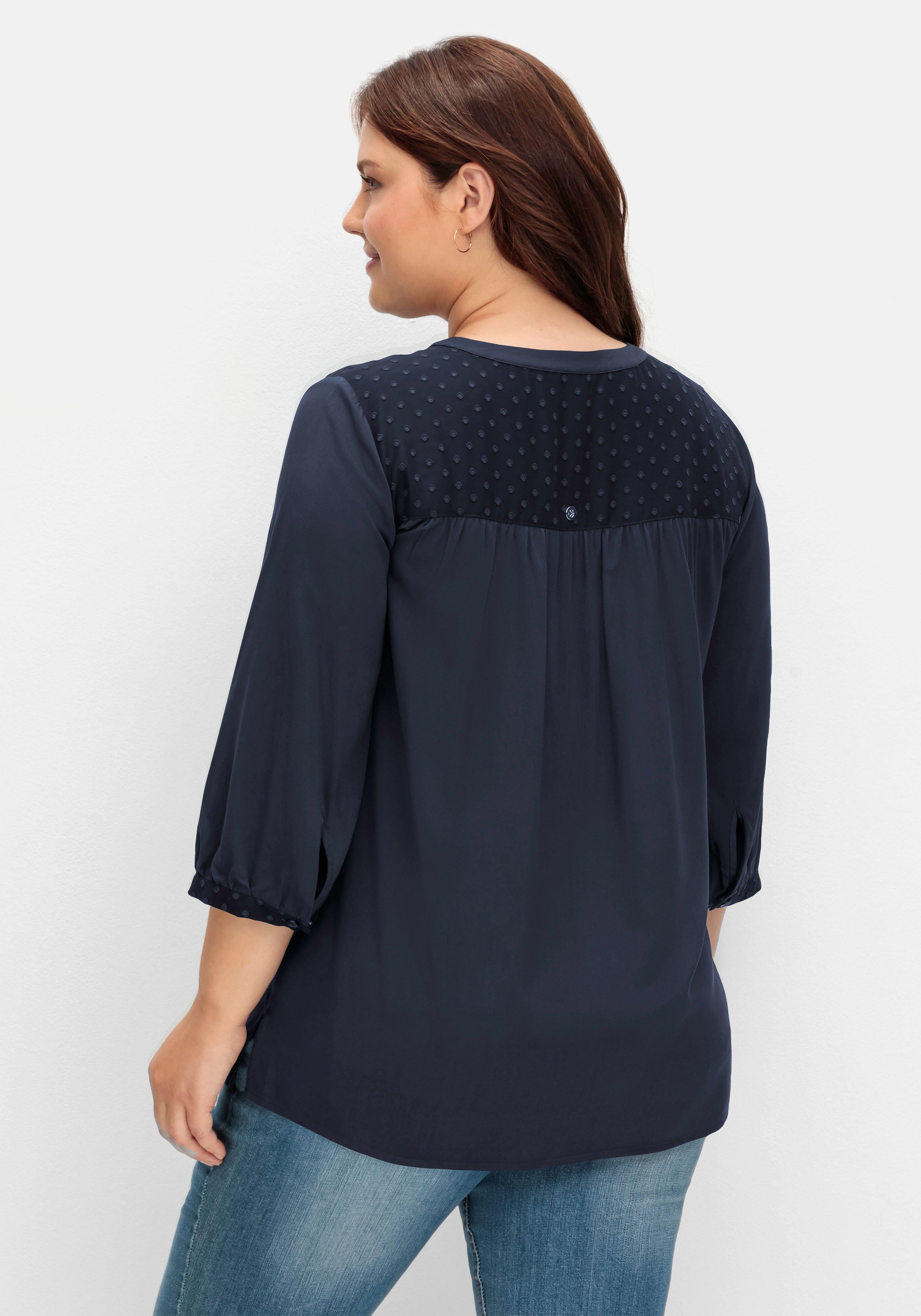 Bluse mit Chiffonpasse und Häkeldetails