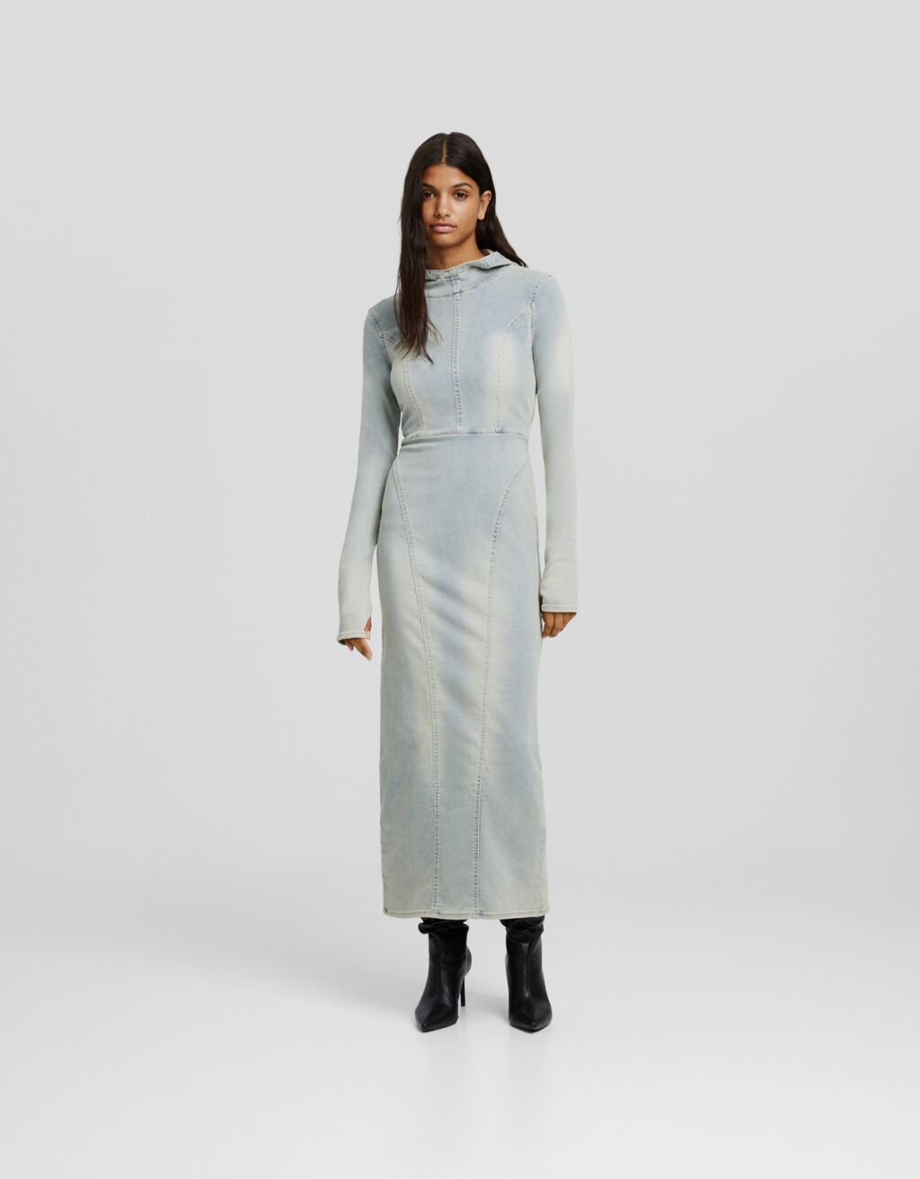 vestido longo de moletom com capuz em malha jeans