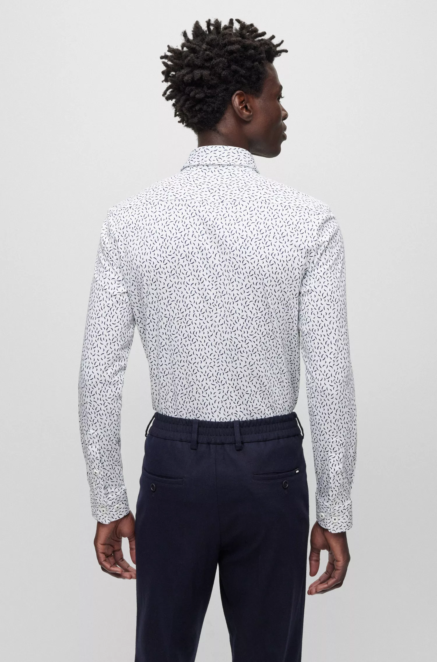 Camisa BOSS preta de corte slim em mistura de algodão estampada