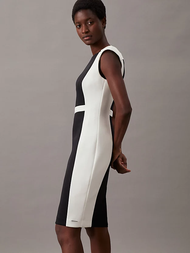 Vestido justo com blocos de cores em tecido scuba.