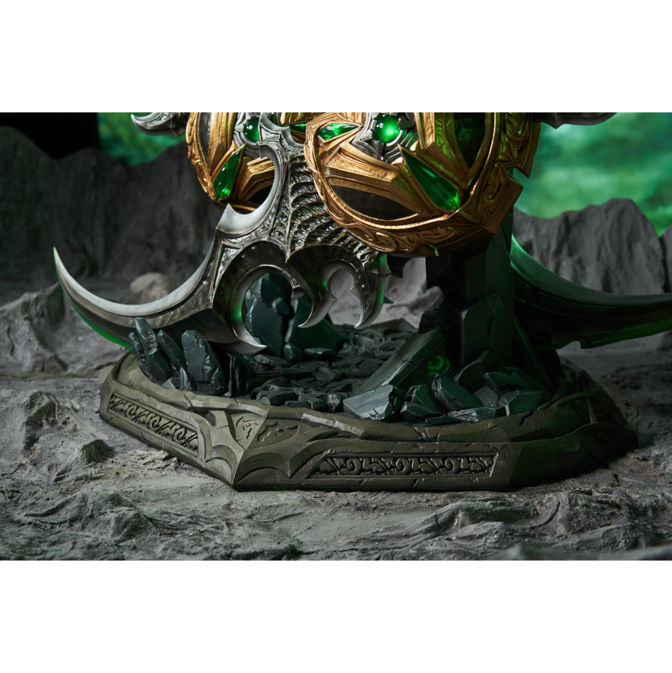 World of Warcraft- Warglaive of Azzinoth 2 units Replicas Scale 1/1 (MOUNT IS NOT INCLUDED)