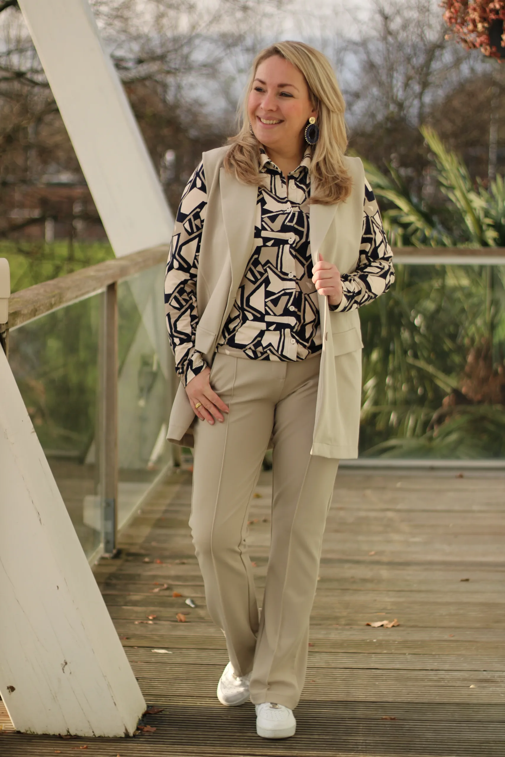 Zoso - Marleen Crepe Sleeveless Blazer - Sand