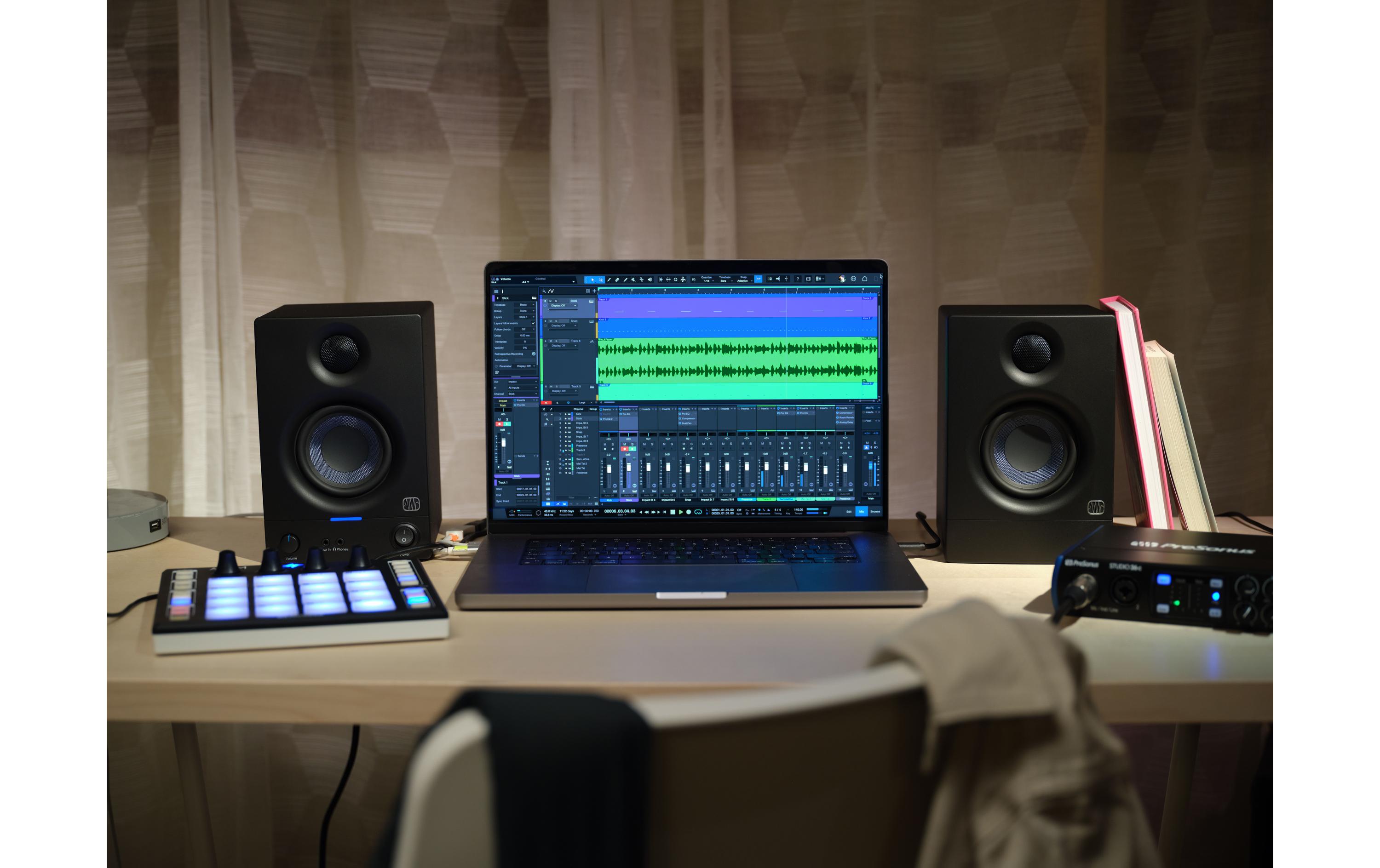 Studiomonitore Eris 3.5 (2 Gen.) SchwarzAktive 3.5-Zoll-Medienreferenzmonitore