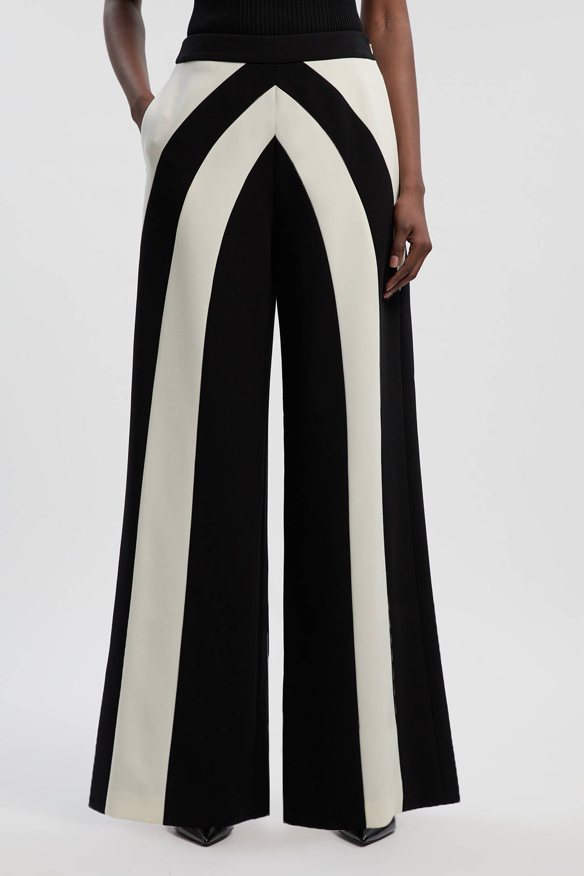 KarenMillen Pantalon Tailleur Large à Blocs de Couleurs en Stretch Compact
