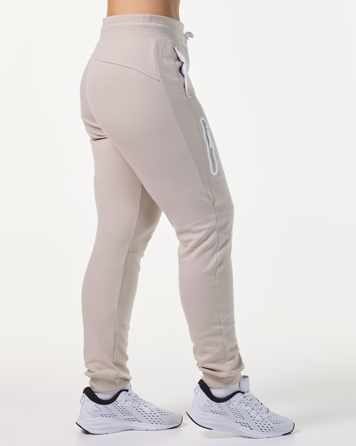 LEVITY Break Tech Pants Beige Feather