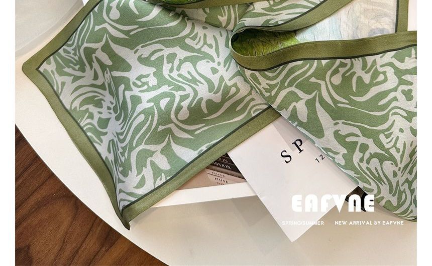 SOCOOL - Zijden sjaal met print