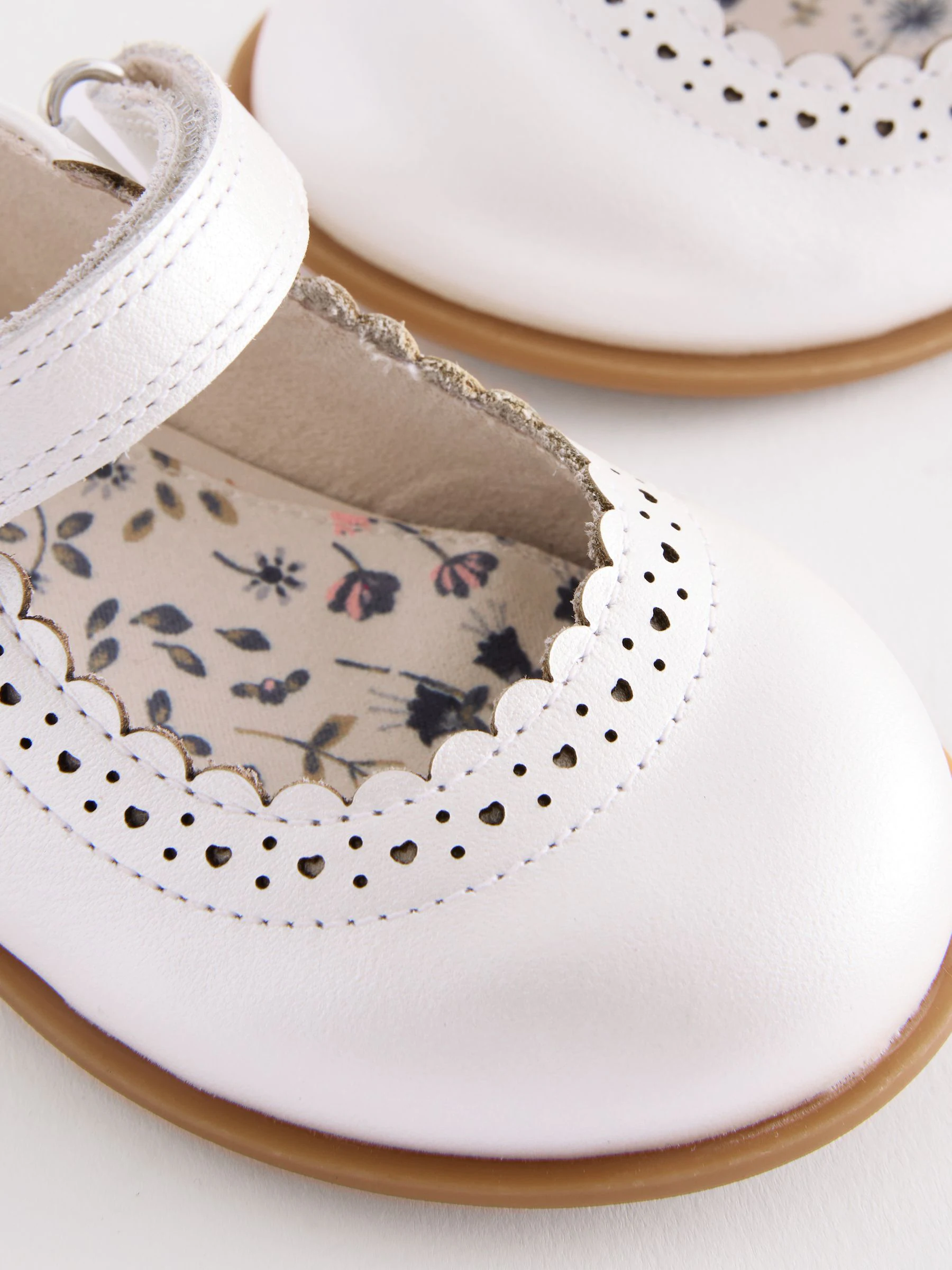 Zilver - Leren brogue schoenen met klittenbandsluiting