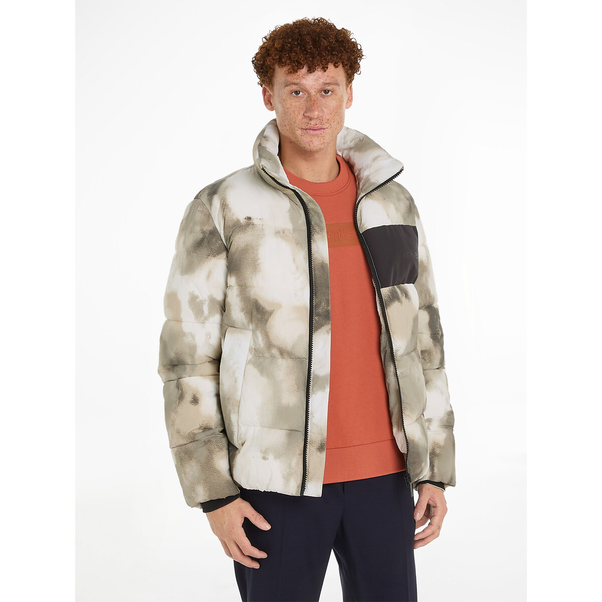 CALVIN KLEIN<br>Jaqueta de plumas com zíper estampado, nylon amassado
