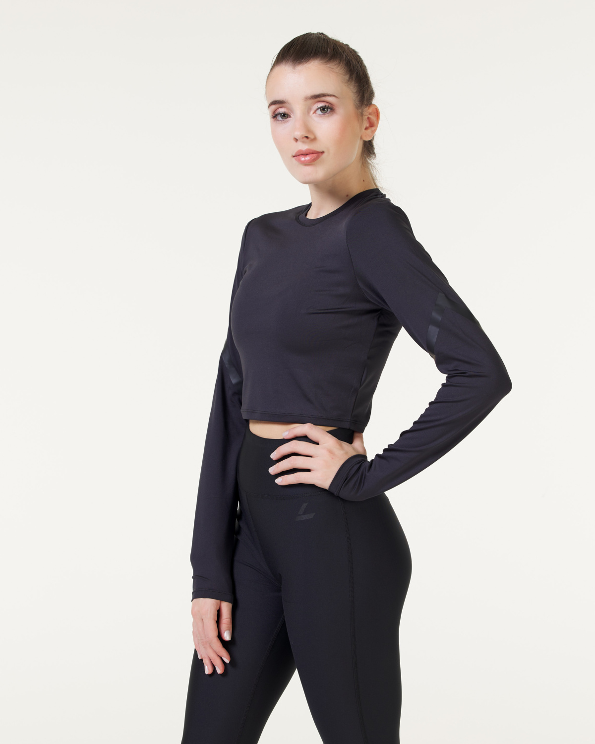 LEVITY Perform Cropped LS Black