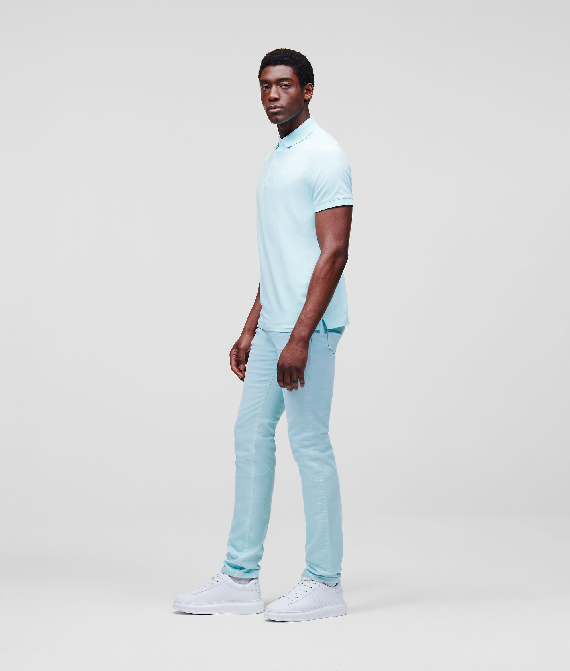Polo à logo ton sur ton