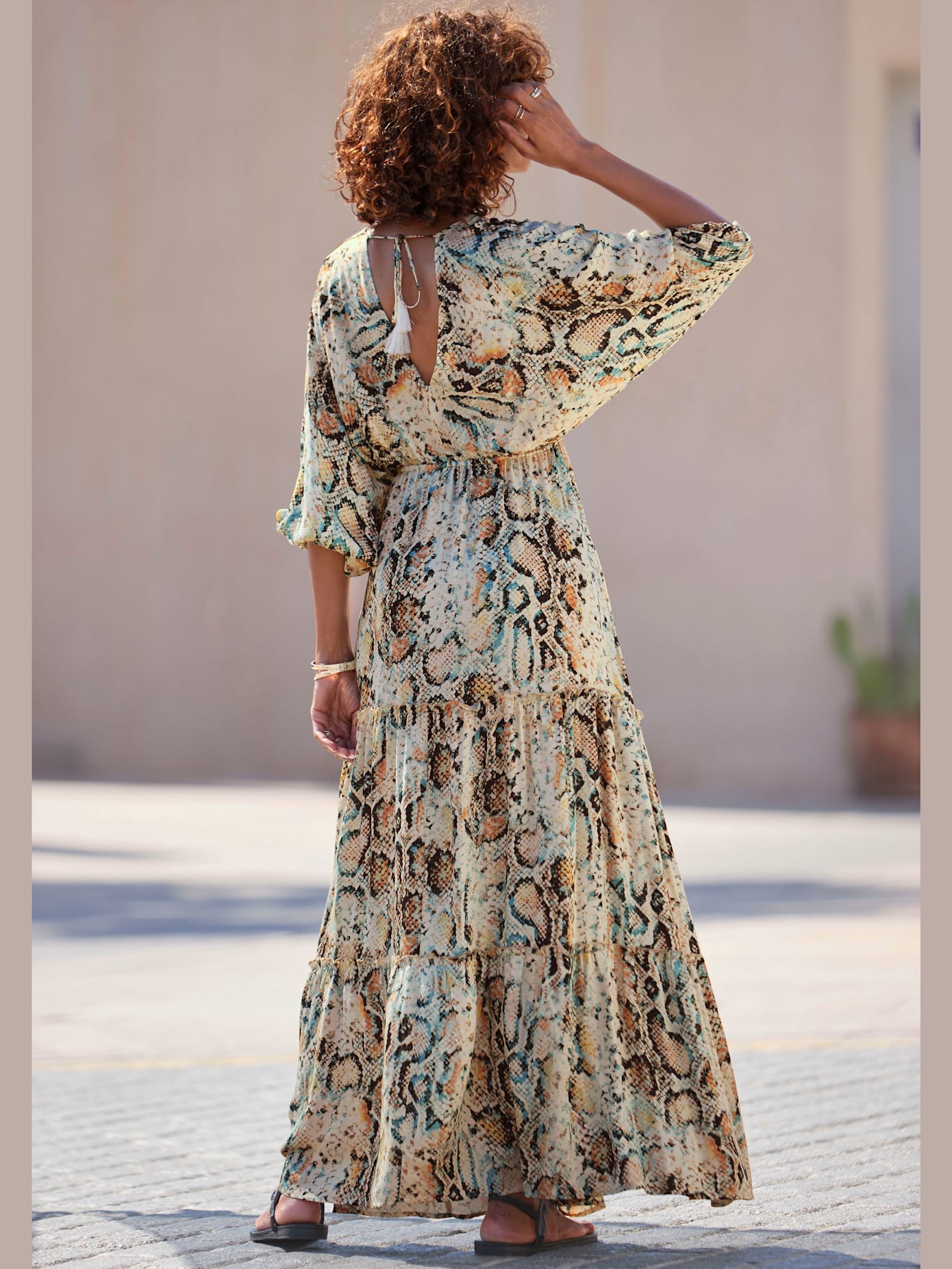 Robe longue encolure en v dégagée devant et au dos