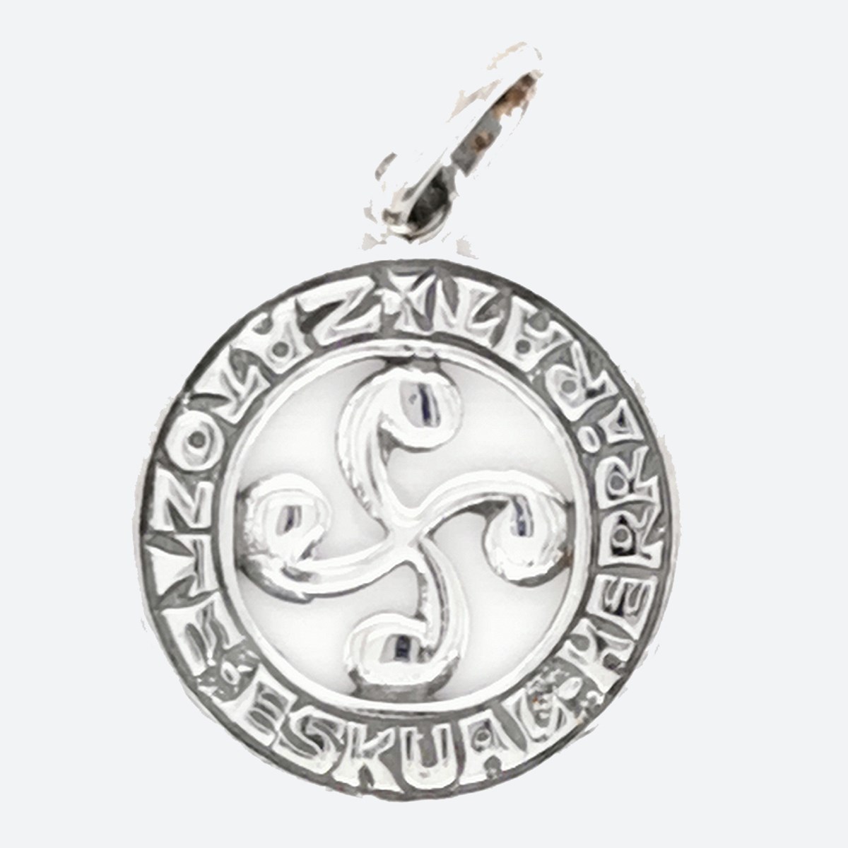 Pendentif croix basque 