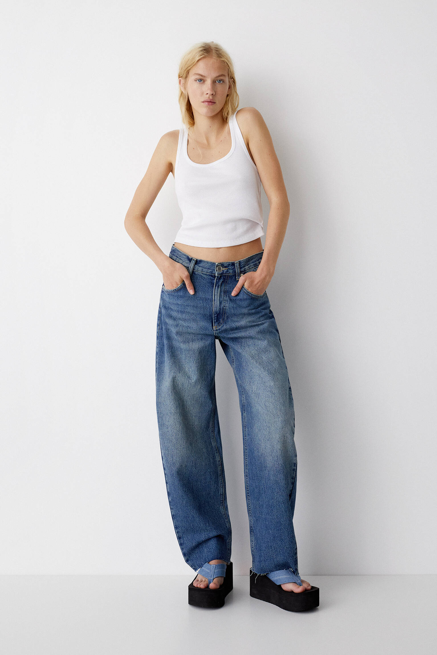 CALÇA JEANS BALÃO DE CINTURA MÉDIA - AZUL ESCURO