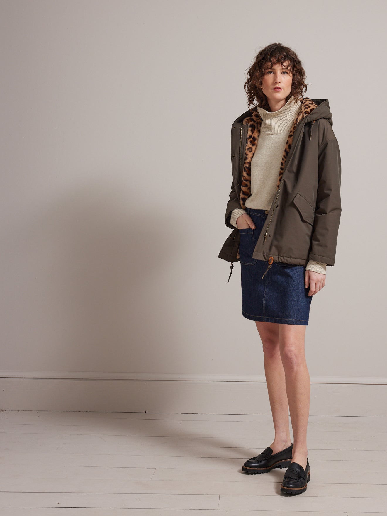 Parka courte fourrée imprimé léopard femme