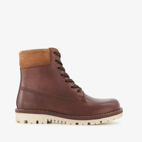 Groot leren jongens veterboots