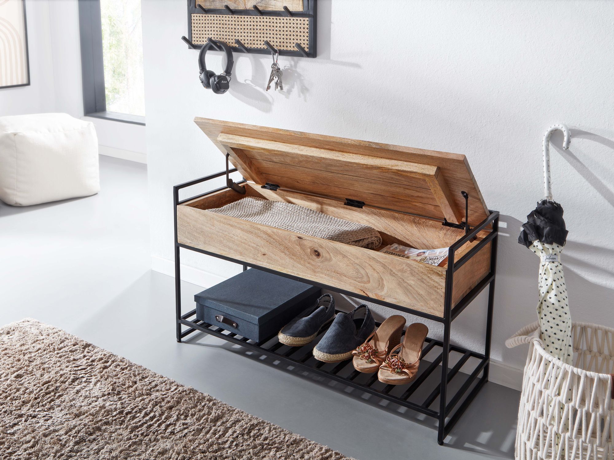 KADIMA DESIGN Flurbank SILLARO: Holz-Metall-Mix, hochklappbare Sitzfläche, 90x52x38 cm, Schuh-Aufbewahrung, 200 kg Belastung.