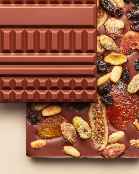 Tablette Mendiant Amandes, oranges confites & figues Chocolat au Lait 45% | Le Chocolat Alain Ducasse 100g