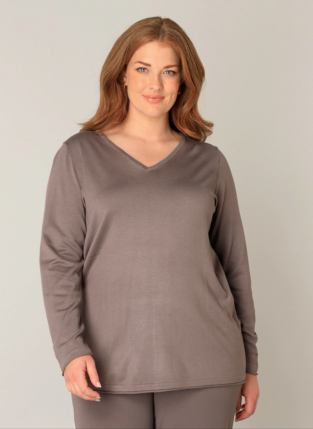 Base Level Curvy V-Ausschnitt-Pullover mit V-Ausschnitt