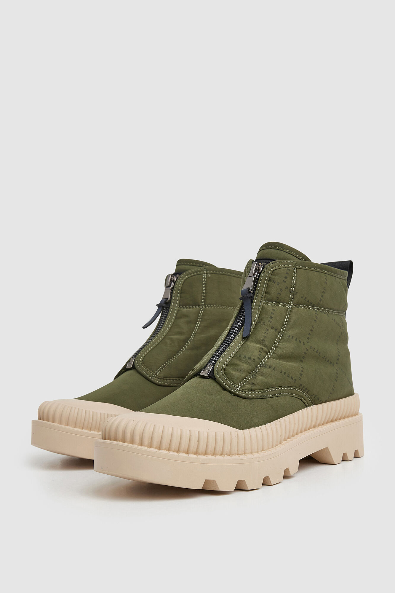Botas de cano curto com fecho de zíper