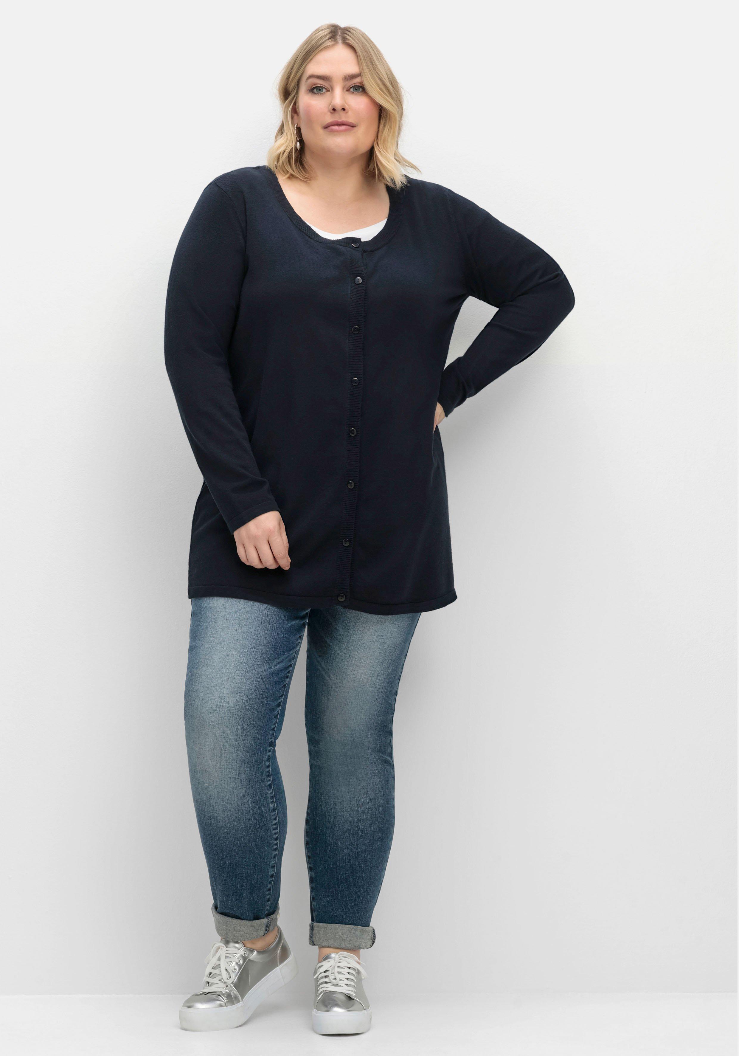 Feinstrickjacke mit Rundhalsausschnitt und Knopfleiste