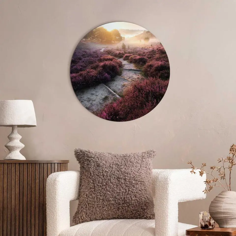 Glasschilderij Wandelpad langs de heide - Ø 50cm - Paars