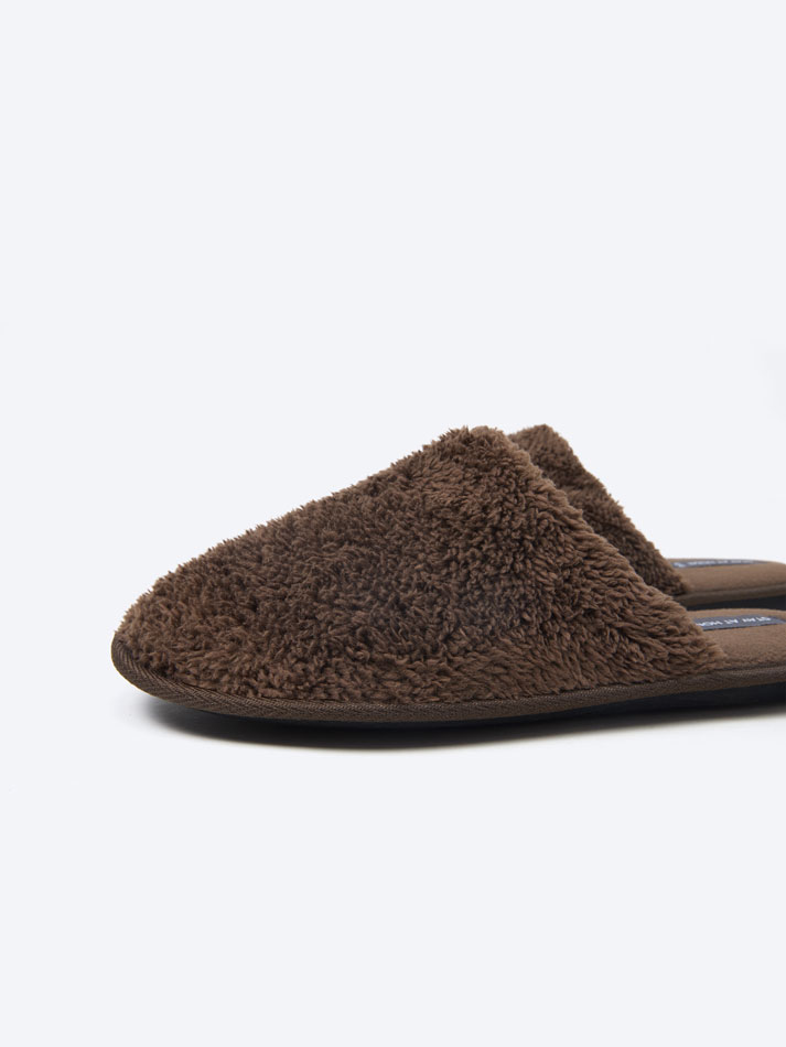 Pantufa felpuda - Marrom