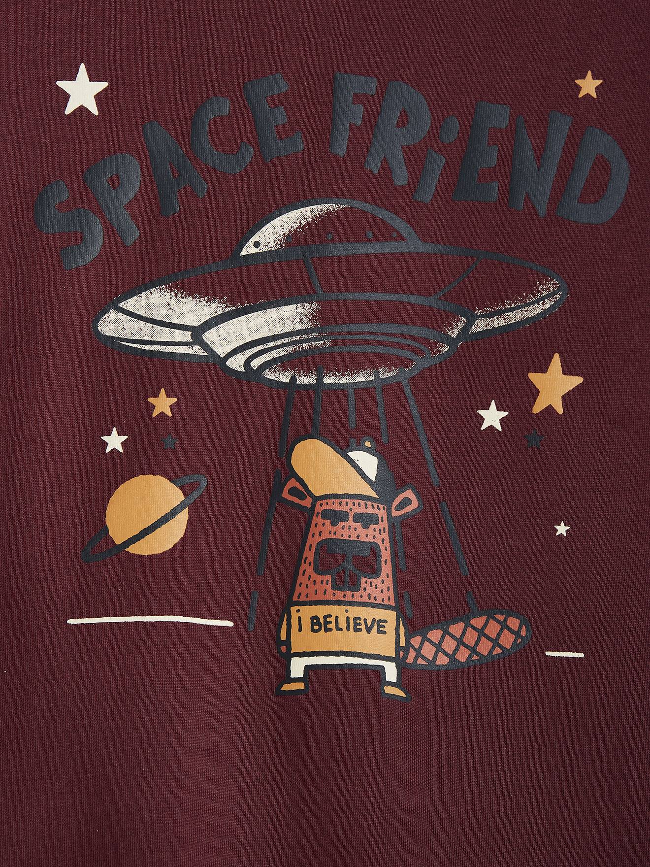 Camiseta 2 em 1, lisa, azul-escura, com estampas de menino.