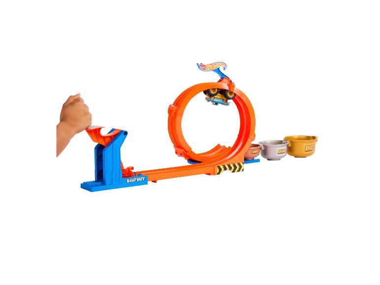 Monster Trucks Loop and Flip Trophy Challenge