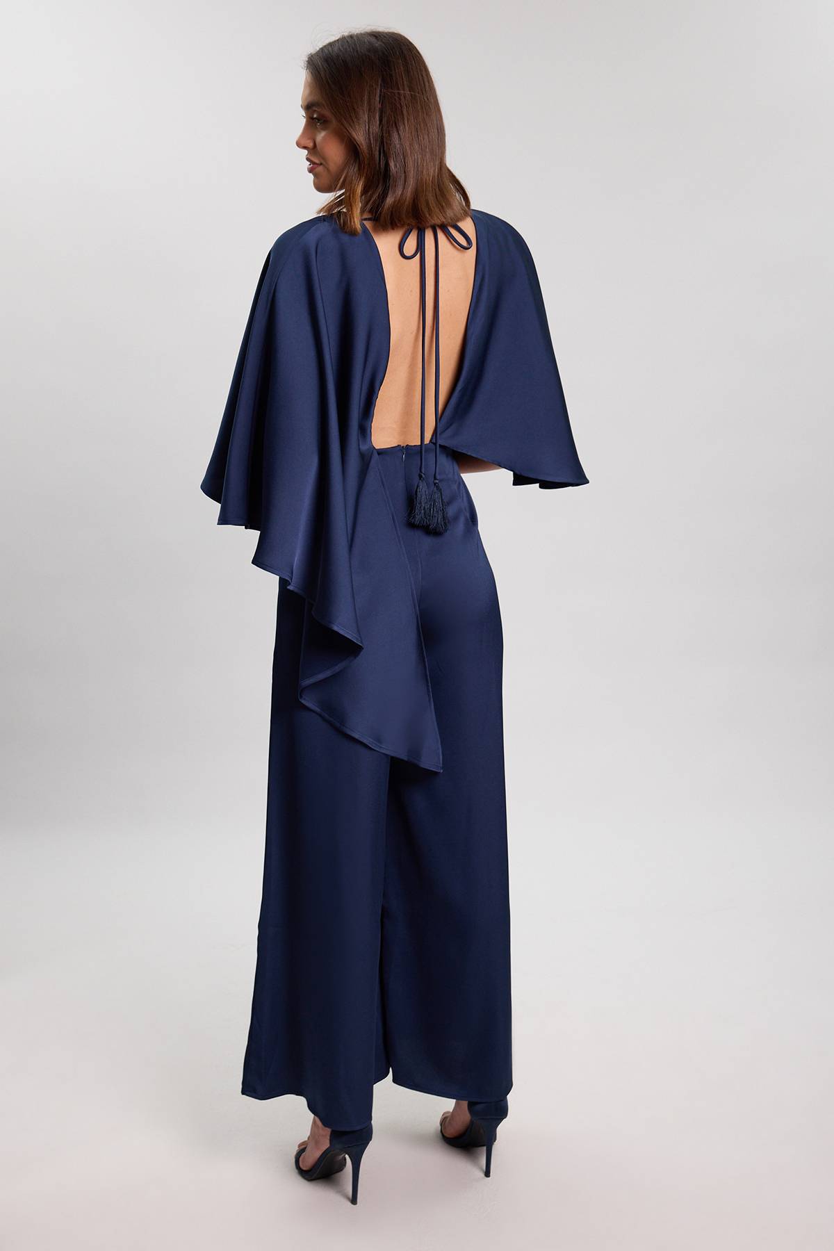 KarenMillen Combinaison Tissée En Crêpe Dos Satiné Avec Détail Cape