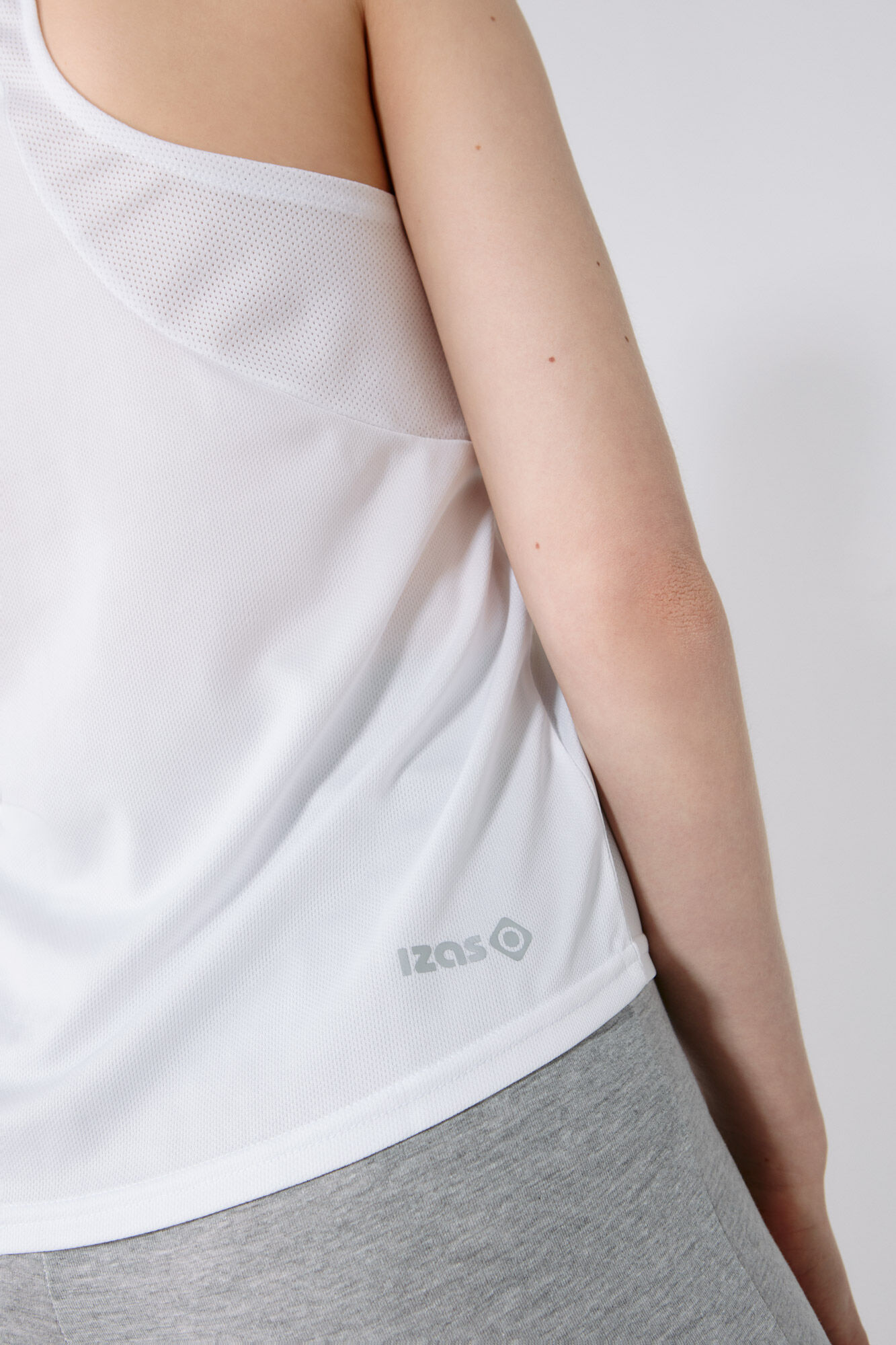 Camiseta técnica com suspensórios - branca