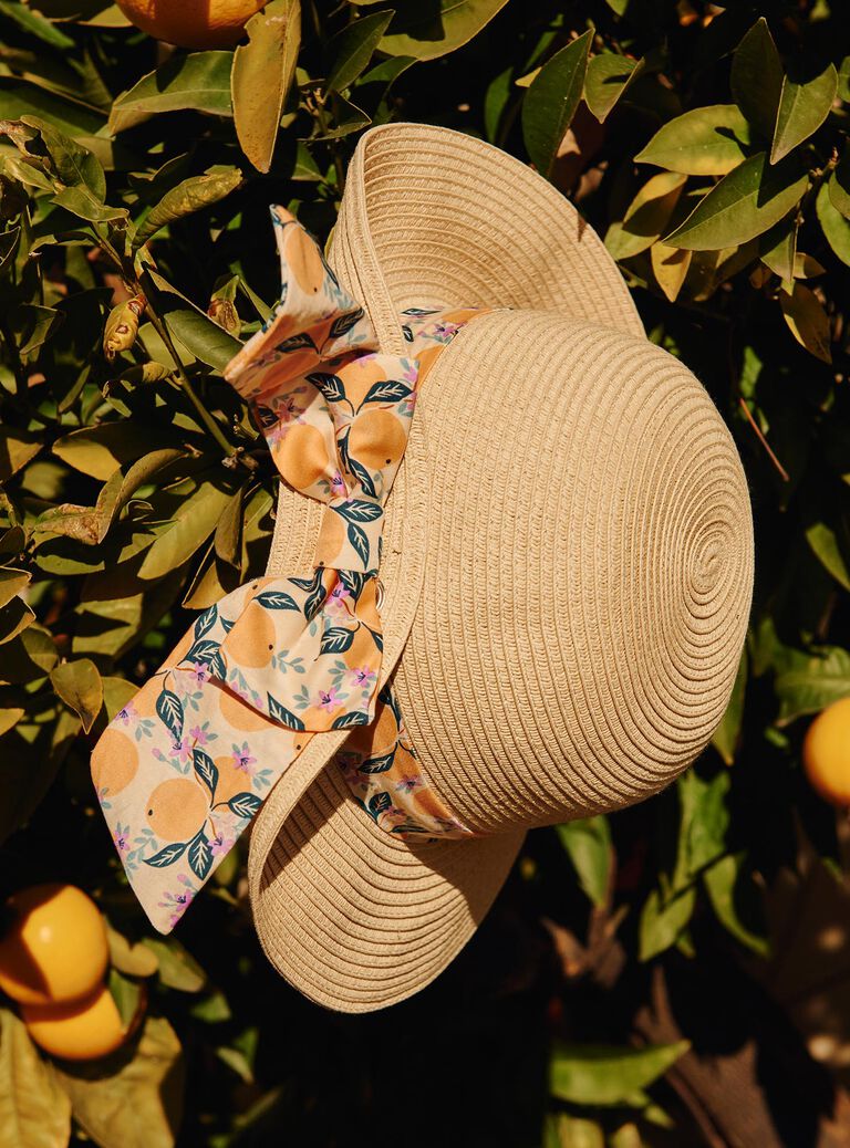 Chapeau de paille avec bande à imprimé clémentines et fleurs