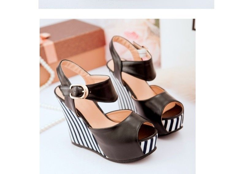 Freesia - Gestreepte sandalen met sleehak