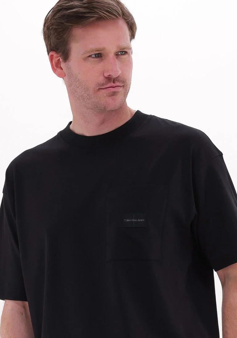 CALVIN KLEIN zwarte calvin klein t-shirt shrunken badge pocket tee