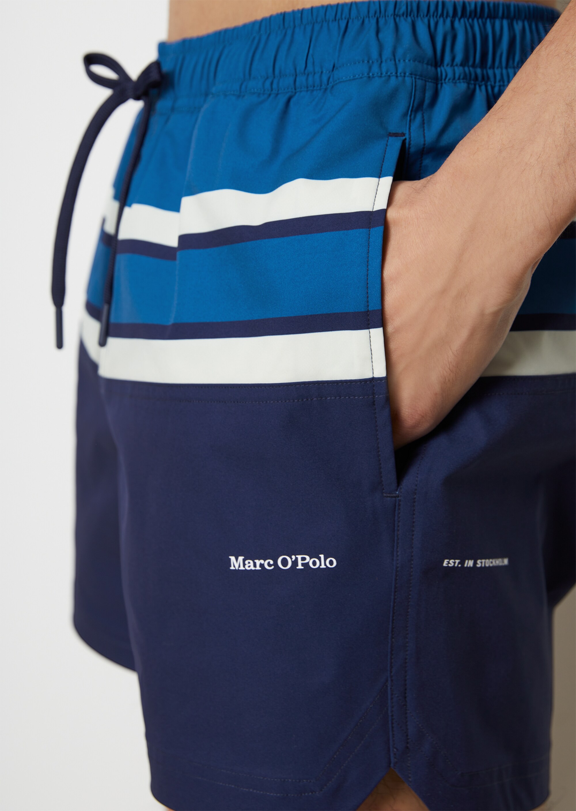 Badeshorts mit lässigem Allover-Print